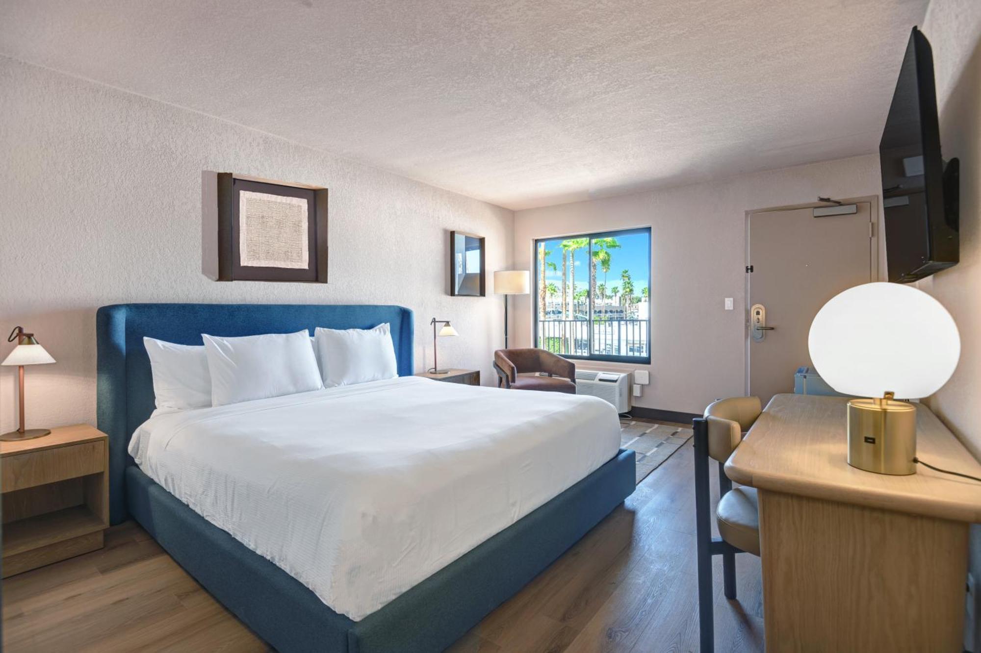 The Dunes 4* Palm Springs